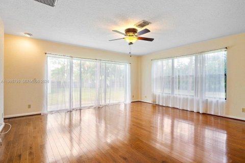 Купить виллу или дом в Локсахатчи-Гроувс, Флорида 4 спальни, 222.97м2, № 2047968 - фото 21