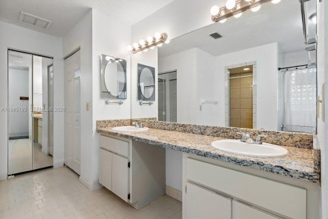 Купить виллу или дом в Локсахатчи-Гроувс, Флорида 4 спальни, 222.97м2, № 2047968 - фото 16