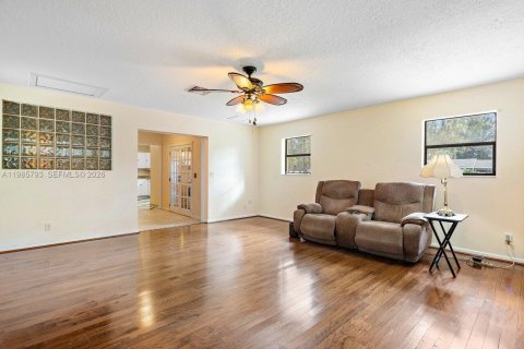 Купить виллу или дом в Локсахатчи-Гроувс, Флорида 4 спальни, 222.97м2, № 2047968 - фото 22