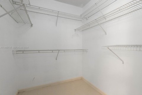 Купить виллу или дом в Локсахатчи-Гроувс, Флорида 4 спальни, 222.97м2, № 2047968 - фото 18