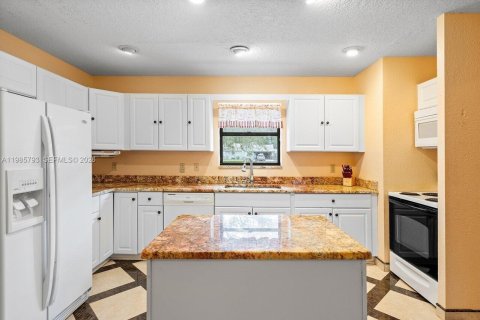 Купить виллу или дом в Локсахатчи-Гроувс, Флорида 4 спальни, 222.97м2, № 2047968 - фото 13