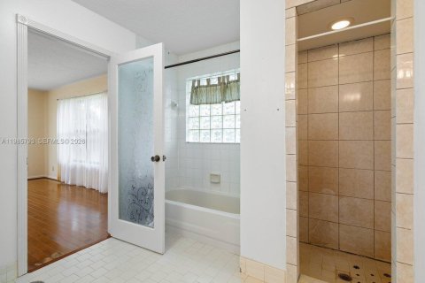 Купить виллу или дом в Локсахатчи-Гроувс, Флорида 4 спальни, 222.97м2, № 2047968 - фото 17