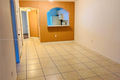 Condominio en alquiler en Homestead, Florida, 2 dormitorios, 76.37 m2 № 1951456 - foto 1