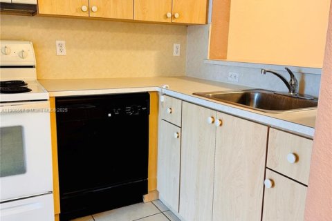 Condominio en alquiler en Homestead, Florida, 2 dormitorios, 76.37 m2 № 1951456 - foto 3