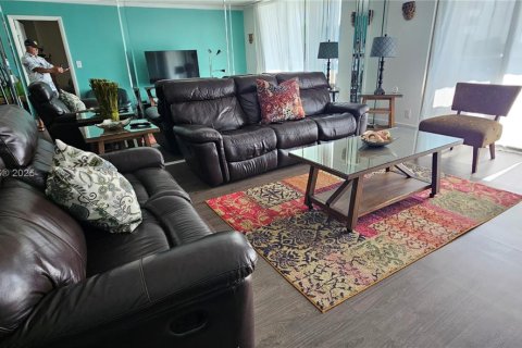 Купить кондоминиум в Холливуд, Флорида 1 спальня, 83.61м2, № 1968905 - фото 1