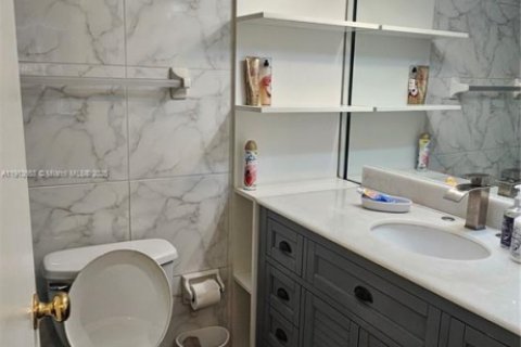 Купить кондоминиум в Холливуд, Флорида 1 спальня, 83.61м2, № 1968905 - фото 3