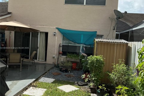 Townhouse in Deerfield Beach, Florida 3 bedrooms, 121.52 sq.m. № 1790768 - photo 21