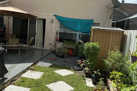Townhouse in Deerfield Beach, Florida 3 bedrooms, 121.52 sq.m. № 1790768 - photo 20