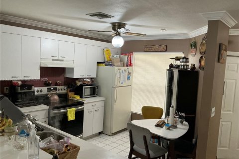 Townhouse in Deerfield Beach, Florida 3 bedrooms, 121.52 sq.m. № 1790768 - photo 2