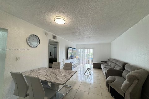 Copropriété à louer à Hialeah, Floride: 1 chambre, 61.32 m2 № 1973671 - photo 4