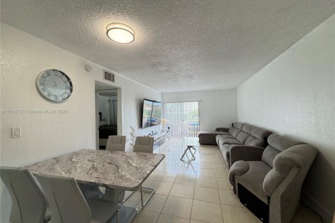 Copropriété à louer à Hialeah, Floride: 1 chambre, 61.32 m2 № 1973671 - photo 2