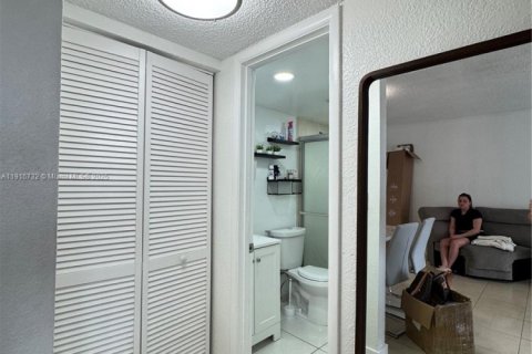 Copropriété à louer à Hialeah, Floride: 1 chambre, 61.32 m2 № 1973671 - photo 11