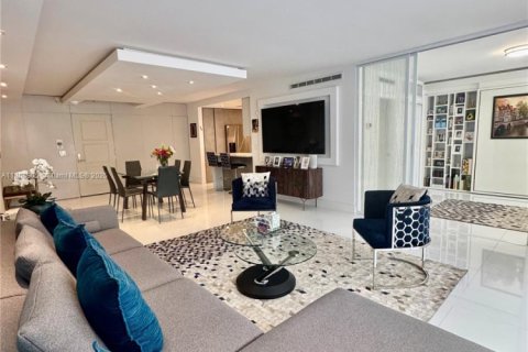 Condo in Bal Harbour, Florida, 2 bedrooms  № 1739294 - photo 9