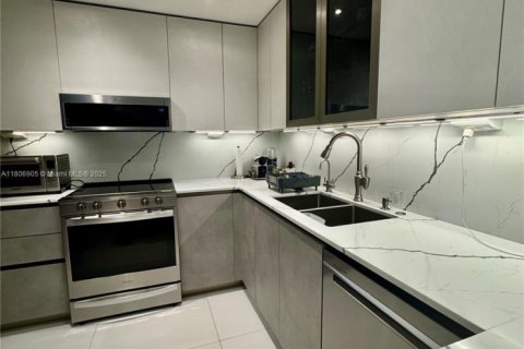 Condo in Bal Harbour, Florida, 2 bedrooms  № 1739294 - photo 2