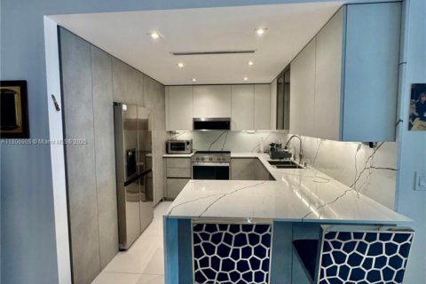 Condo in Bal Harbour, Florida, 2 bedrooms  № 1739294 - photo 3