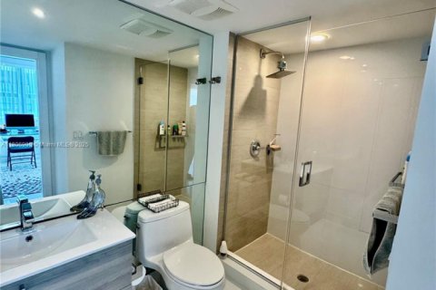 Condo in Bal Harbour, Florida, 2 bedrooms  № 1739294 - photo 16