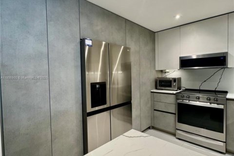Condo in Bal Harbour, Florida, 2 bedrooms  № 1739294 - photo 7