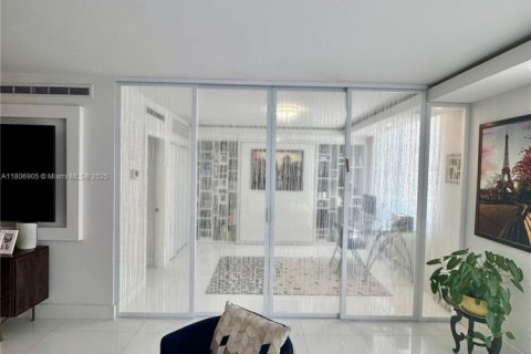 Condo in Bal Harbour, Florida, 2 bedrooms  № 1739294 - photo 13