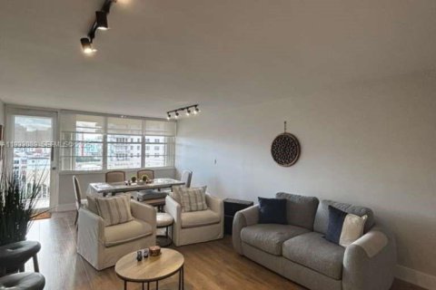 Condo in Sunny Isles Beach, Florida, 2 bedrooms  № 1994470 - photo 7