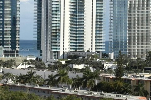 Condo in Sunny Isles Beach, Florida, 2 bedrooms  № 1994470 - photo 6