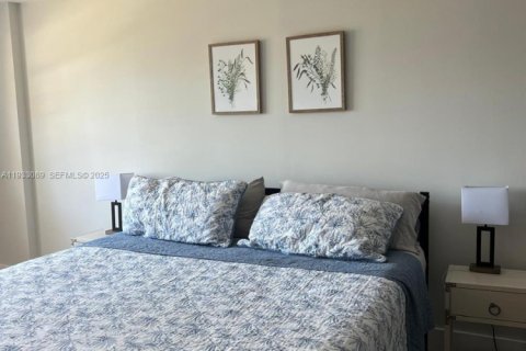 Condo in Sunny Isles Beach, Florida, 2 bedrooms  № 1994470 - photo 29