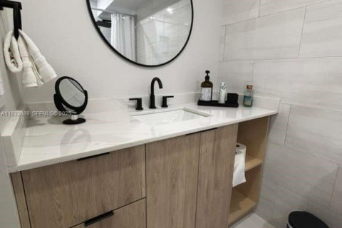 Condo in Sunny Isles Beach, Florida, 2 bedrooms  № 1994470 - photo 13