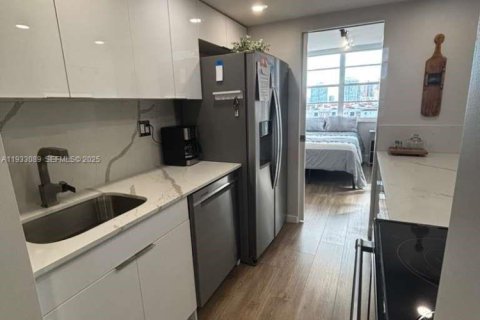 Condo in Sunny Isles Beach, Florida, 2 bedrooms  № 1994470 - photo 16