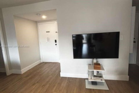 Condo in Sunny Isles Beach, Florida, 2 bedrooms  № 1994470 - photo 12