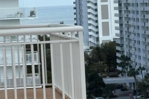 Condo in Sunny Isles Beach, Florida, 2 bedrooms  № 1994470 - photo 5