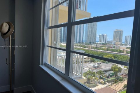 Condo in Sunny Isles Beach, Florida, 2 bedrooms  № 1994470 - photo 30