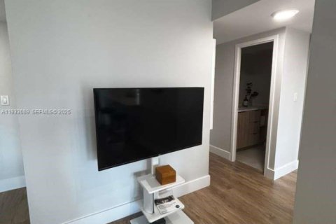 Condo in Sunny Isles Beach, Florida, 2 bedrooms  № 1994470 - photo 10