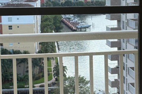 Condo in Sunny Isles Beach, Florida, 2 bedrooms  № 1994470 - photo 4