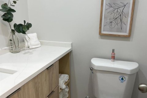 Condo in Sunny Isles Beach, Florida, 2 bedrooms  № 1994470 - photo 25