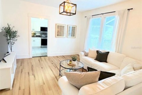 House in Lakeland, Florida 4 bedrooms, 190.26 sq.m. № 2148386 - photo 2