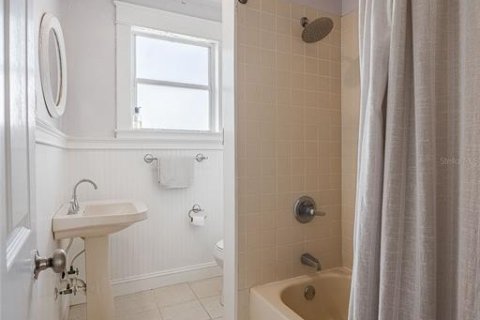 House in Lakeland, Florida 4 bedrooms, 190.26 sq.m. № 2148386 - photo 13