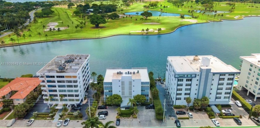 Condo à Bay Harbor Islands, Floride, 2 chambres № 1755981