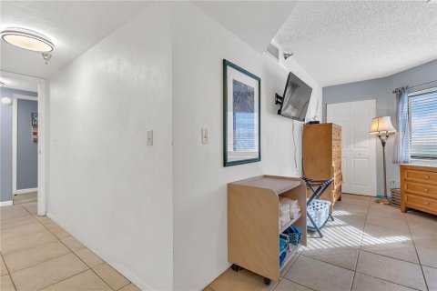 Condo in Daytona Beach, Florida, 2 bedrooms № 2288058 - photo 10