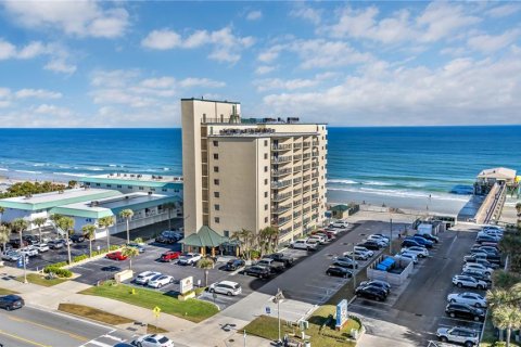Condo in Daytona Beach, Florida, 2 bedrooms № 2288058 - photo 29