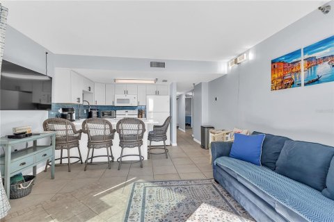 Condo in Daytona Beach, Florida, 2 bedrooms № 2288058 - photo 3