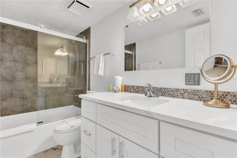 Condo in Daytona Beach, Florida, 2 bedrooms № 2288058 - photo 12