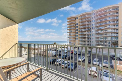 Condo in Daytona Beach, Florida, 2 bedrooms № 2288058 - photo 13