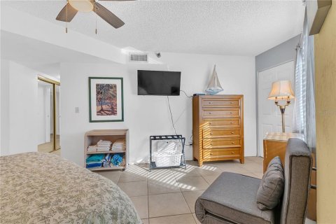 Condo in Daytona Beach, Florida, 2 bedrooms № 2288058 - photo 11