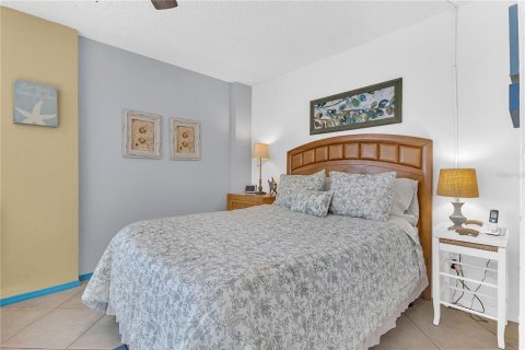 Condo in Daytona Beach, Florida, 2 bedrooms № 2288058 - photo 9