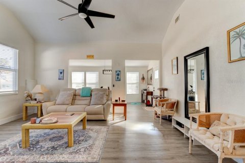 Casa en venta en Daytona Beach, Florida, 2 dormitorios, 91.42 m2 № 2420193 - foto 8