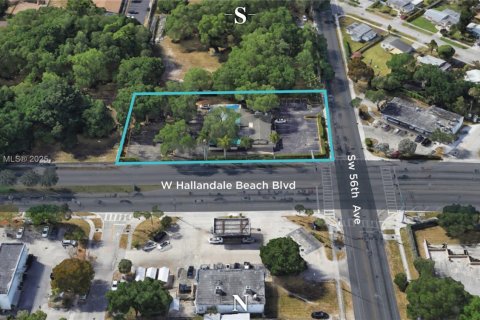 Commercial property in Pembroke Park, Florida № 1890278 - photo 1