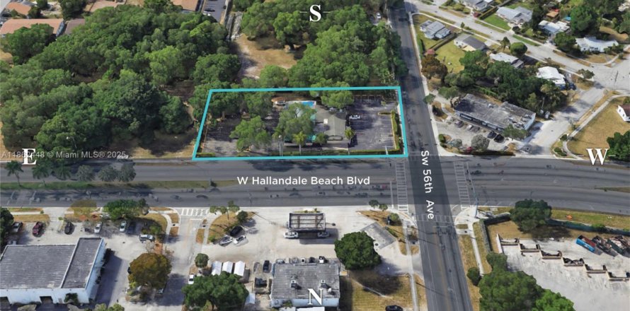 Commercial property in Pembroke Park, Florida № 1890278
