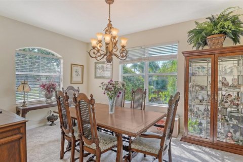 House in Bradenton, Florida 5 bedrooms, 308.25 sq.m. № 1758182 - photo 11