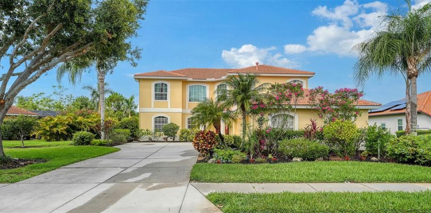House in Bradenton, Florida 5 bedrooms, 308.25 sq.m. № 1758182