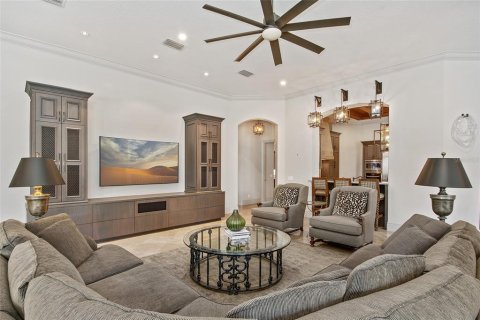 House in Windermere, Florida 5 bedrooms, 699.46 sq.m. № 2100051 - photo 14