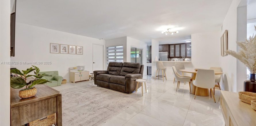 Condo in Miami, Florida, 2 bedrooms № 1800706